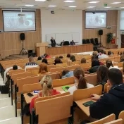 Prednáška s odborníkmi z praxe v oblasti financií, investovania a bankovníctva