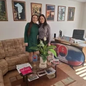 doc. Jenčová s PhDr. Karin Obšatníkovou, PhD., absolventkou FMEO a úspešnou manažérkou (v roku 2025)