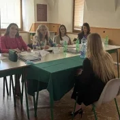Dr. Miškufová, doc. Jenčová, prof. Kiseľáková počas bakalárskych štátnych skúšok (v roku 2024)