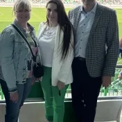 doc. Šofranková, doc. Jenčová (KFUMM) a prof. Paľa (PU) počas Slávnostného otvorenia štadióna Futbal Tatran Aréna (v roku 2025)