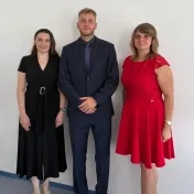 doc. Ing. Sylvia Jenčová, PhD. počas obhajoby dizertačnej práce Mgr. Mareka Nagya s doc. Ing. Katarínou Valáškovou, PhD. na ŽU v Žiline (v roku 2025)