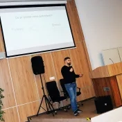 Dalibor Cicman z GymBeam prednášal našim študentom