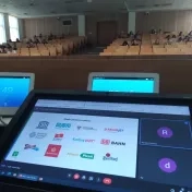 Spájanie teórie s praxou na FMEO pokračuje