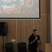 Cestovateľ Martin Navrátil prednášal na Fakulte manažmentu