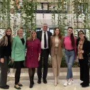  Prodekanka pre zahraničné vzťahy Mgr. Eva Benková, Phd. spolu s vedúcou Katedry interkultúrnej komunikácie Mgr. Luciou Dančíšinovou, PhD., na Erasmus+ mobilite na partnerskej Università Europea di Roma v Taliansku