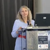 prof. Kiseľáková počas záverečného workshopu projektu APVV-20-0338 (v roku 2024)