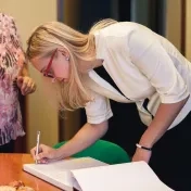 Odovzdávanie diplomov