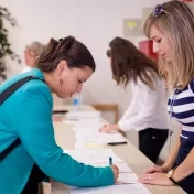 Dilemy inkluzívneho procesu v edukácii so zameraním na socializáciu osôb so špeciálnymi potrebami