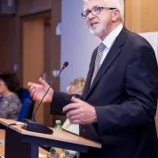 Dilemy inkluzívneho procesu v edukácii so zameraním na socializáciu osôb so špeciálnymi potrebami