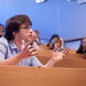 Dilemy inkluzívneho procesu v edukácii so zameraním na socializáciu osôb so špeciálnymi potrebami
