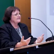 Dilemy inkluzívneho procesu v edukácii so zameraním na socializáciu osôb so špeciálnymi potrebami