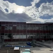 Apríl 2025