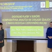 doc. Vašaničová a doc. Jenčová počas workshopu „Rozvoj digitálnych kompetencií prostredníctvom inovácií vo výučbe finančných predmetov so zameraním na FinTech“ (v roku 2025) doc. Vašaničová a doc. Jenčová počas workshopu „Rozvoj digitálnych kompetencií prostredníctvom inovácií vo výučbe finančných predmetov so zameraním na FinTech“ (v roku 2025)