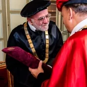 HONORIS CAUSA