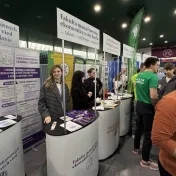 Mgr. Kateryna Melnyk počas veľtrhu vzdelávania Roadshow Kam na vysokú (v roku 2025)