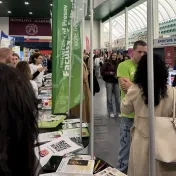 Mgr. Kateryna Melnyk počas veľtrhu vzdelávania Roadshow Kam na vysokú (v roku 2025)