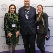 doc. Ing. Sylvia Jenčová, PhD., prof. Ing. Jiří Strouhal, Ph.D. (VŠCHT Praha, ČR) a Mgr. Marta Miškufová, PhD. počas 9. medzinárodnej vedeckej konferencie „Economics, Management & Business 2025" (v roku 2025)