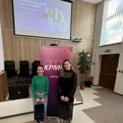 Mgr. Melnyk počas prednášky spoločnosti KPMG (v roku 2025) Mgr. Melnyk počas prednášky spoločnosti KPMG (v roku 2025)