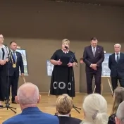 Vanesa Luptáková - tlmočí z maďarského jazyka do slovenského pre zástupcov miest miest Sabinov (Slovenská republika) a Kenderes (Maďarsko).