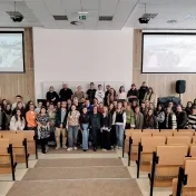 Odborná prednáška, spoločná fotografia.