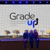 Dr. Košíková, doc. Jenčová a Mgr. Melnyk počas konferencie GradeUp (v roku 2025)