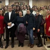 doc. Jenčová, doc. Šofranková, Mgr. Melnyk, Dr. Miškufová, Mgr. Vladimír Dufala (PSK) a študenti 2. ročníka magisterského štúdia na FMEO počas prednášky "Projektový manažment v praxi“ (v roku 2025)