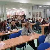 doc. Šofranková, doc. Vašaničová a Dr. Miškufová počas semináru "Využite naplno e-zdroje a [AI] nástroje na podporu štúdia vedeckej práce" (v roku 2025)