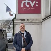 Dr. Vravec počas nahrávania rozhlasových relácií pre STVR - Regina Východ na témy z oblasti financií (v roku 2026)