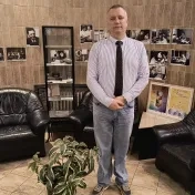 Dr. Vravec počas nahrávania rozhlasových relácií pre STVR - Regina Východ na témy z oblasti financií (v roku 2026)