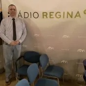 Dr. Vravec počas nahrávania rozhlasových relácií pre STVR - Regina Východ na témy z oblasti financií (v roku 2026)