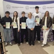 Dr. Jusková so študentmi FMEO počas odborného workshopu Deň zúčtovania daní sa blíži (v roku 2026)