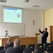 Centrum EURAXESS: študenti GTF PU diskutovali o geopolitike, kognitívnej bezpečnosti a výzvach technológií