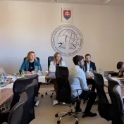 Dr. Košíková a Dr. Bačinský počas štátnych skúšok v anglickom jazyku v akademickom roku 2025/2026 (v roku 2026)
