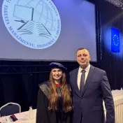 doc. Jenčová počas slávnostných promócií (v roku 2026)