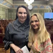 doc. Ing. Sylvia Jenčová, PhD. a prof. PhDr. Iveta Kovalčíková, PhD. počas udelenia titulu DOCTOR HONORIS CAUSA prof. Petrovi Dubovskému, Th.D., SJ (v roku 2026)