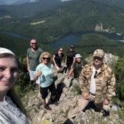 Členovia KFUMM na turistike počas oslavy životného jubilea Dr. Petrušku (v roku 2026)