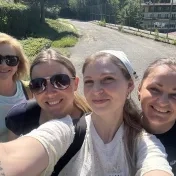 Členovia KFUMM na turistike počas oslavy životného jubilea Dr. Petrušku (v roku 2026)