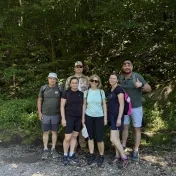 Členovia KFUMM na turistike počas oslavy životného jubilea Dr. Petrušku (v roku 2026)