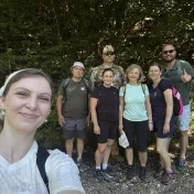 Členovia KFUMM na turistike počas oslavy životného jubilea Dr. Petrušku (v roku 2026)