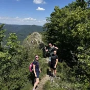 Členovia KFUMM na turistike počas oslavy životného jubilea Dr. Petrušku (v roku 2026)