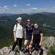 Členovia KFUMM na turistike počas oslavy životného jubilea Dr. Petrušku (v roku 2026)