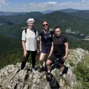 Členovia KFUMM na turistike počas oslavy životného jubilea Dr. Petrušku (v roku 2026)