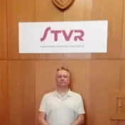 Dr. Vravec počas nahrávania rozhlasových relácií pre STVR - Regina Východ na témy z oblasti financií (v roku 2026)
