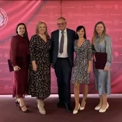 doc. Jenčová, doc. Vašaničová, Dr. Miškufová, prof. Ing. Dr. Róbert Štefko, Ph.D. (dekan FMEO PU) a PaedDr. Viera Leščáková (poslankyňa PSK, riaditeľka školy) počas slávnostného otvorenia akademického roka 2026/2027 (v roku 2026)