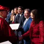 doc. Jenčová počas preberania Ceny rektora PU v Prešove za najlepšiu katedrovú webovú stránku za rok 2025 (v roku 2026)