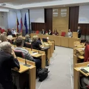 Dr. Letkovský počas prednášky Umelá inteligencia v energetike počas podujatia Fórum Smart energetiky v PSK 2026 (v roku 2026)