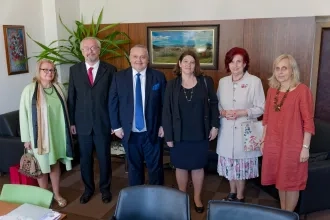 Prešovskú univerzitu navštívil bulharský veľvyslanec.  V Univerzitnej knižnici otvoril výstavu