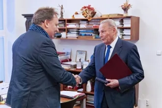 Prezident Rudolf Schuster sa stal čestným predsedom Správnej rady PU