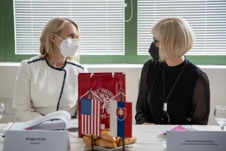 Excelencia Bridget A. Brink, veľvyslankyňa USA na Slovensku navštívila Prešovskú univerzitu