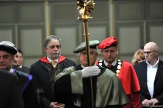 Udelenie titulu Doctor honoris causa rektorovi Eötvös Loránd univerzity v Budapešti Prof. Dr. Barnovi Mezeymu, DSc.
